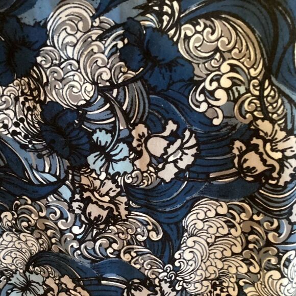 NWOT. Christopher & Banks Brand Women’s L/S Tee in Blues Print Size Large - Picture 5 of 10